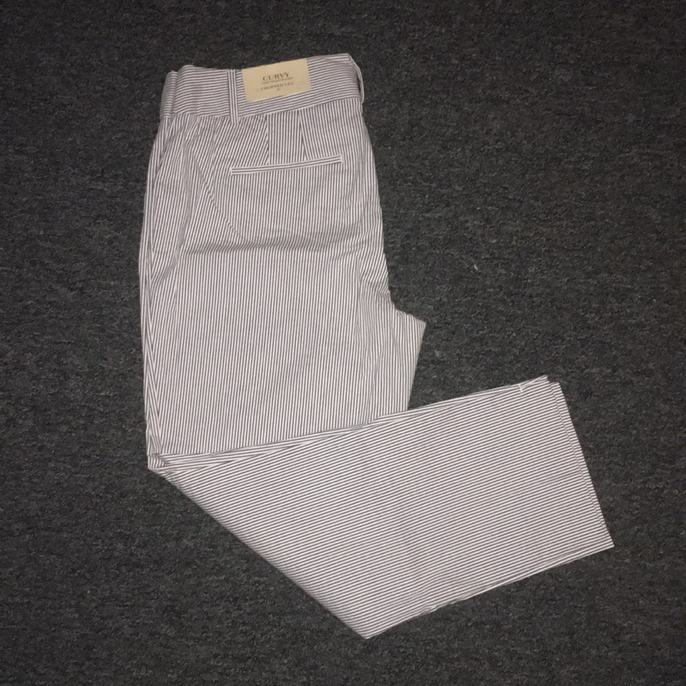 Curvy Cropped Pants